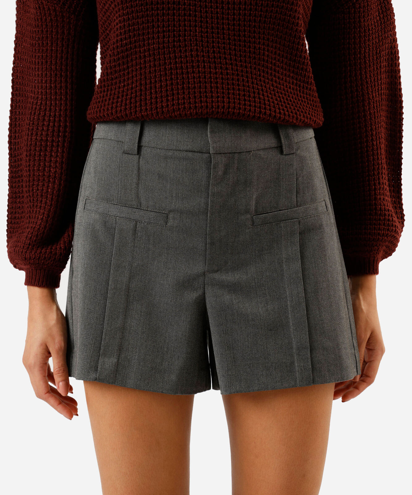 short de alfaiataria feminino com pregas e bolso cinza