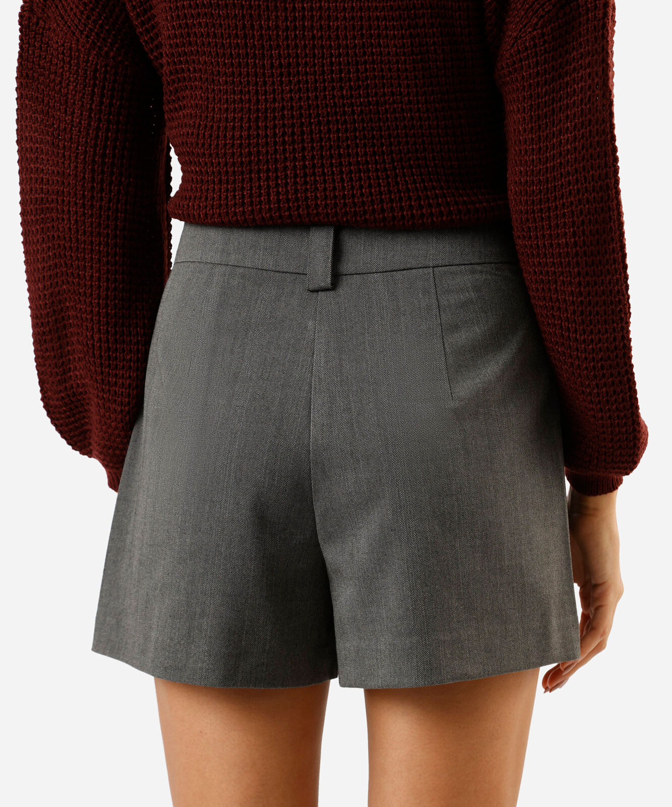 short de alfaiataria feminino com pregas e bolso cinza