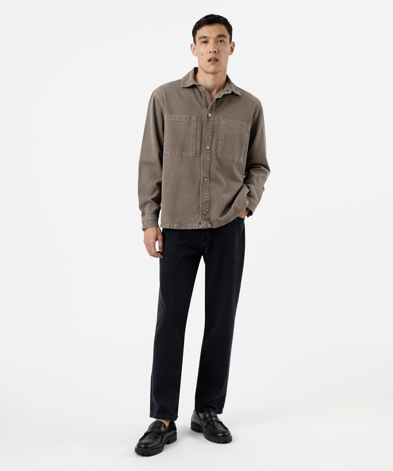 camisa oversized masculina de sarja manga longa estonada marrom
