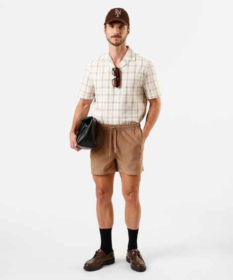 short de veludo cotelê com bolsos marrom