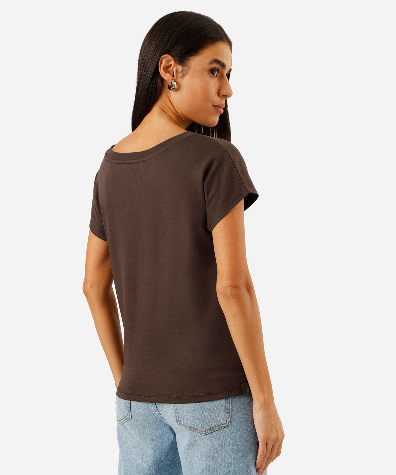 camiseta feminina de algodão peruano decote canoa manga curta marrom