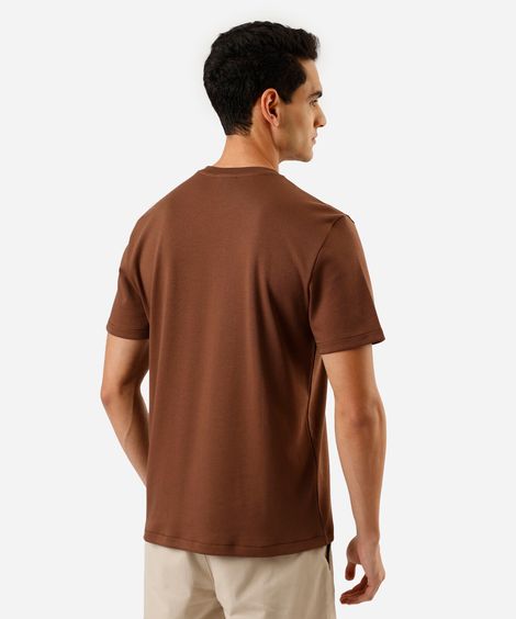 camiseta de algodão peruano básica manga curta marrom