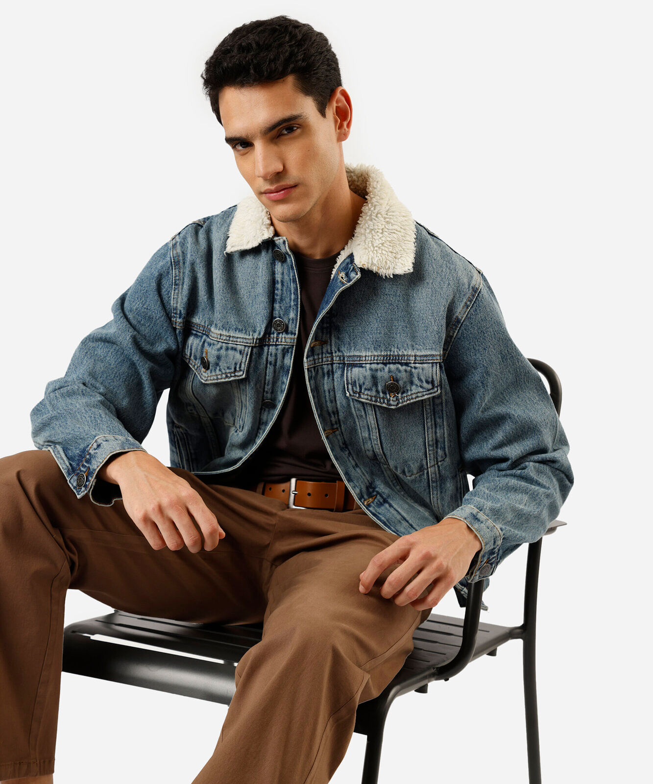jaqueta masculina jeans com gola em sherpa azul