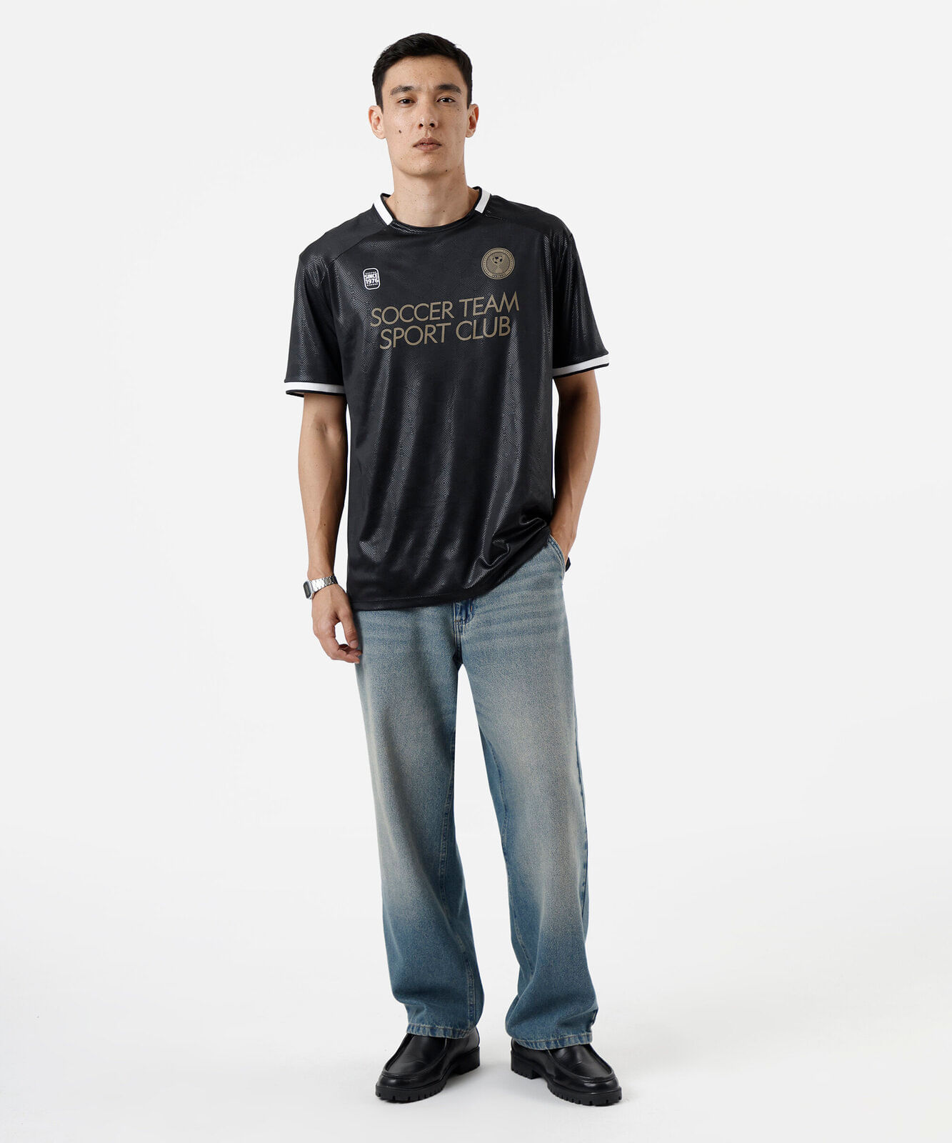 camiseta esportiva masculina manga curta estampada preta