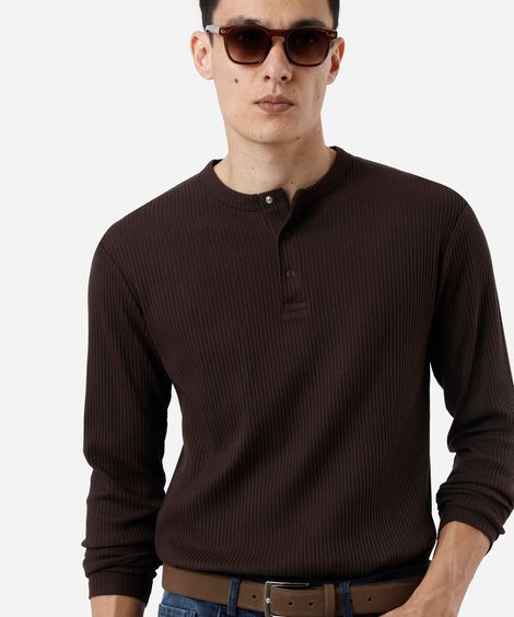 camiseta masculina canelada marrom