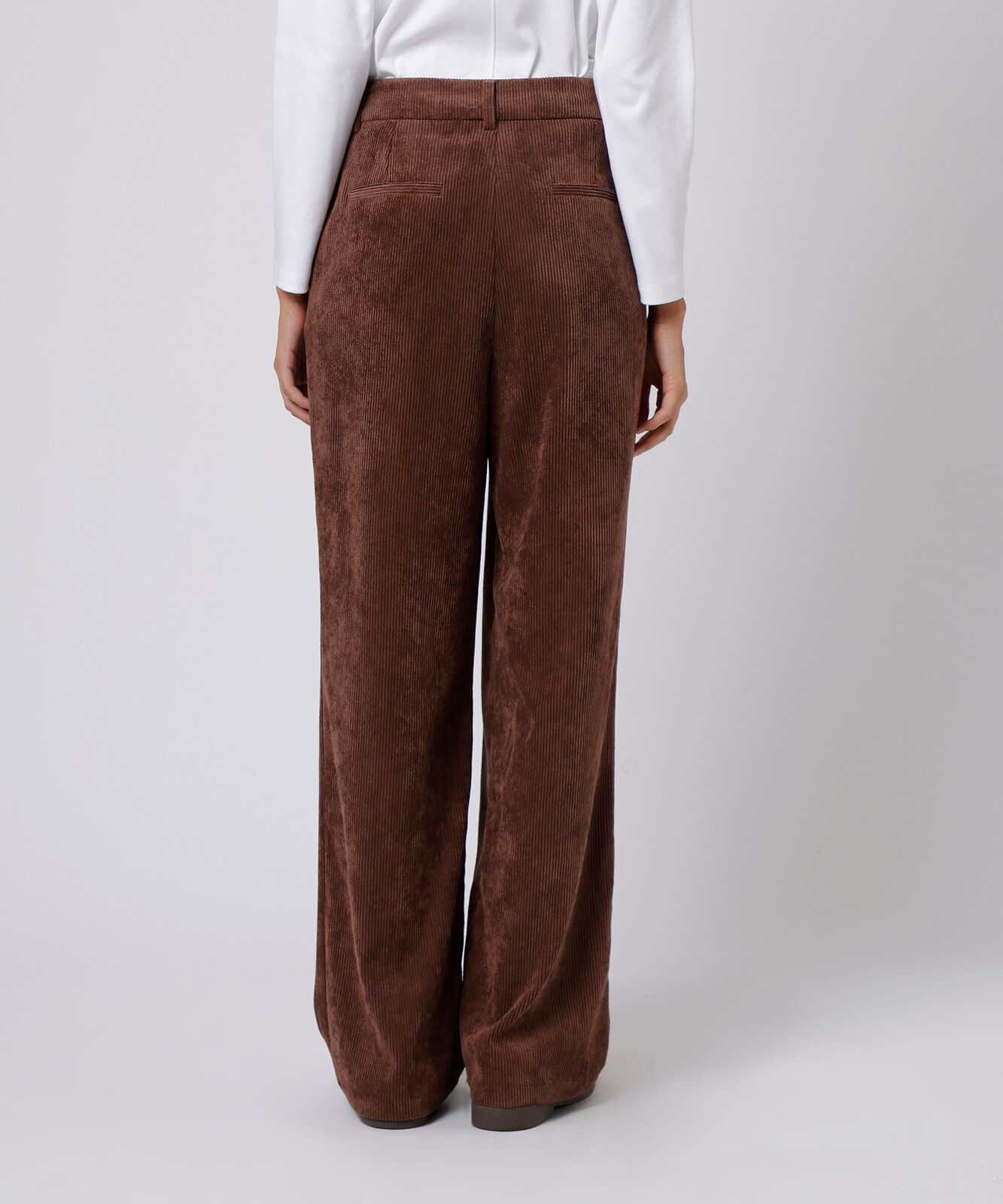 calça de alfaiataria feminina de veludo cotelê mindset marrom