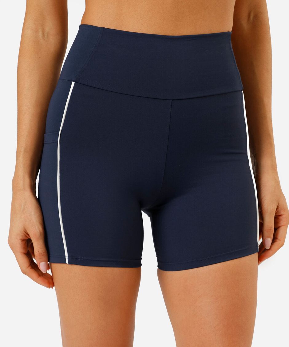 bermuda feminina esportiva com nervura azul