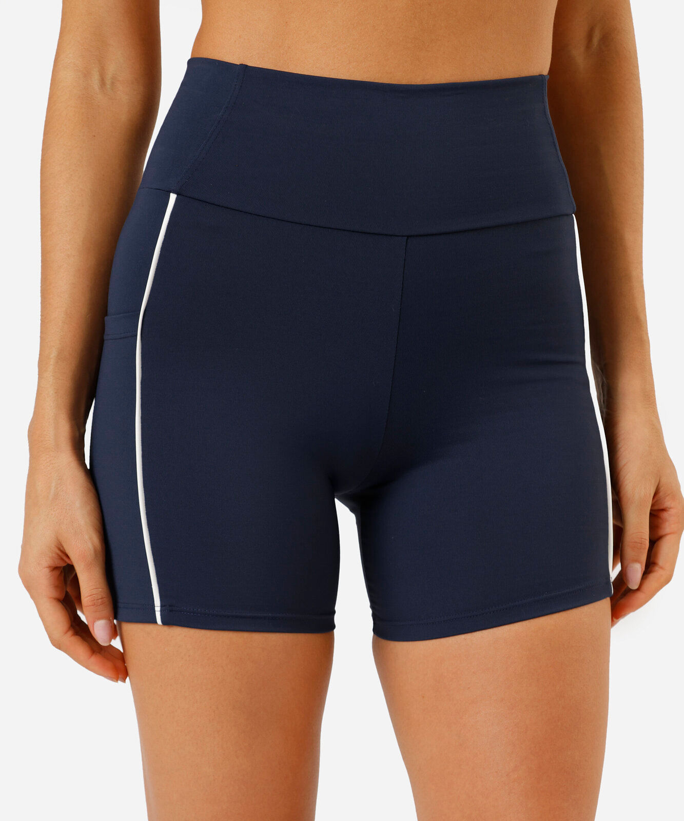 bermuda feminina esportiva com nervura azul