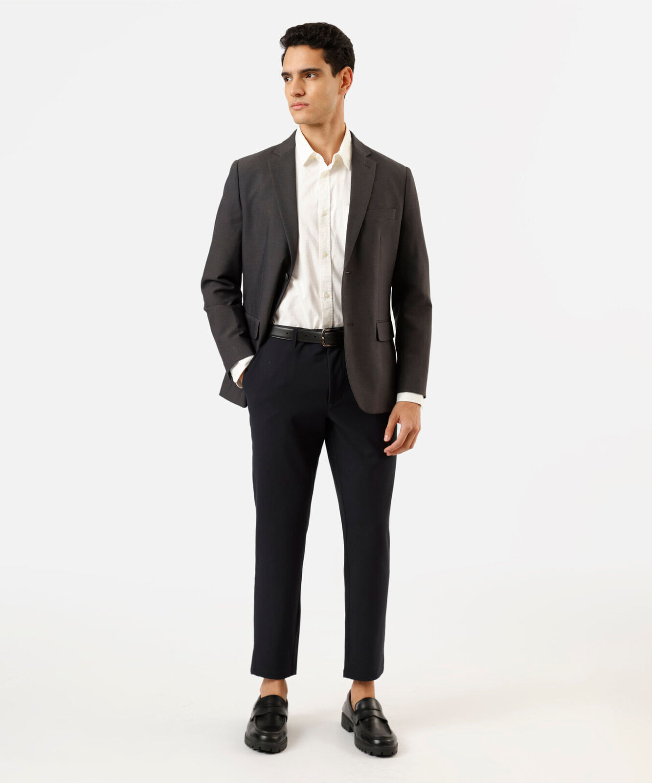 blazer masculino de alfaiataria estruturado com lapela cinza