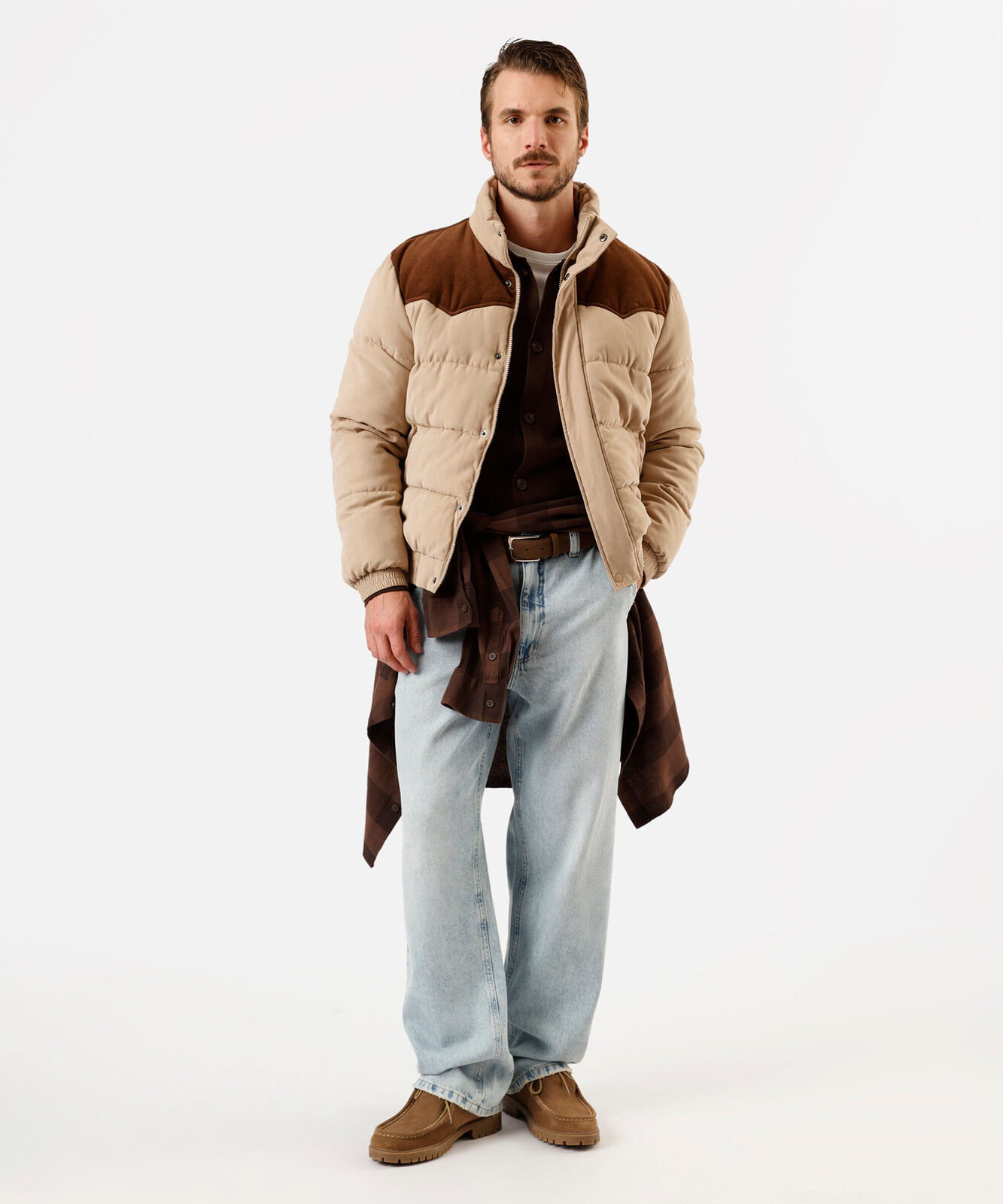 jaqueta puffer masculina gola alta com recorte  bege