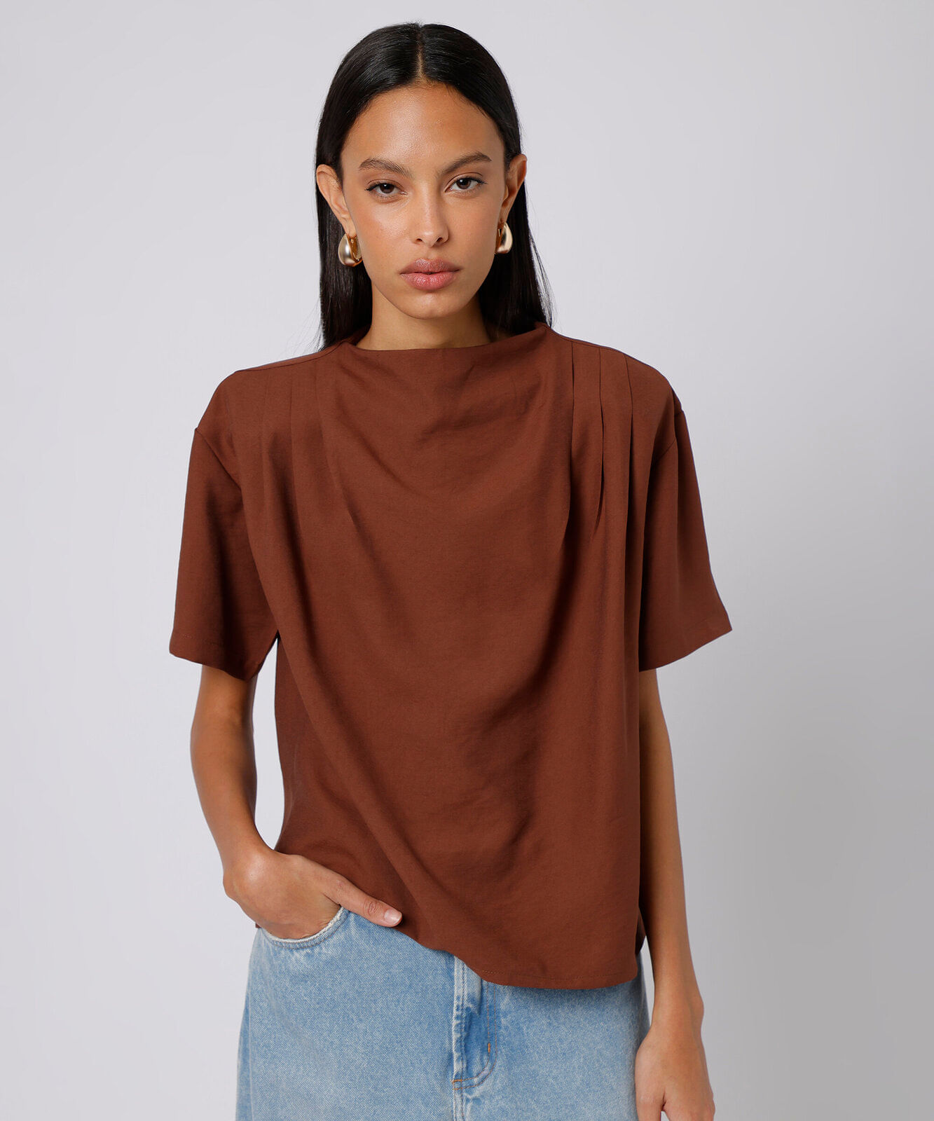 blusa feminina com pregas manga curta mindset marrom