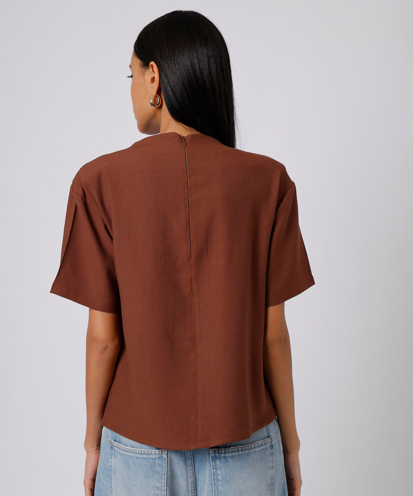 blusa feminina com pregas manga curta mindset marrom