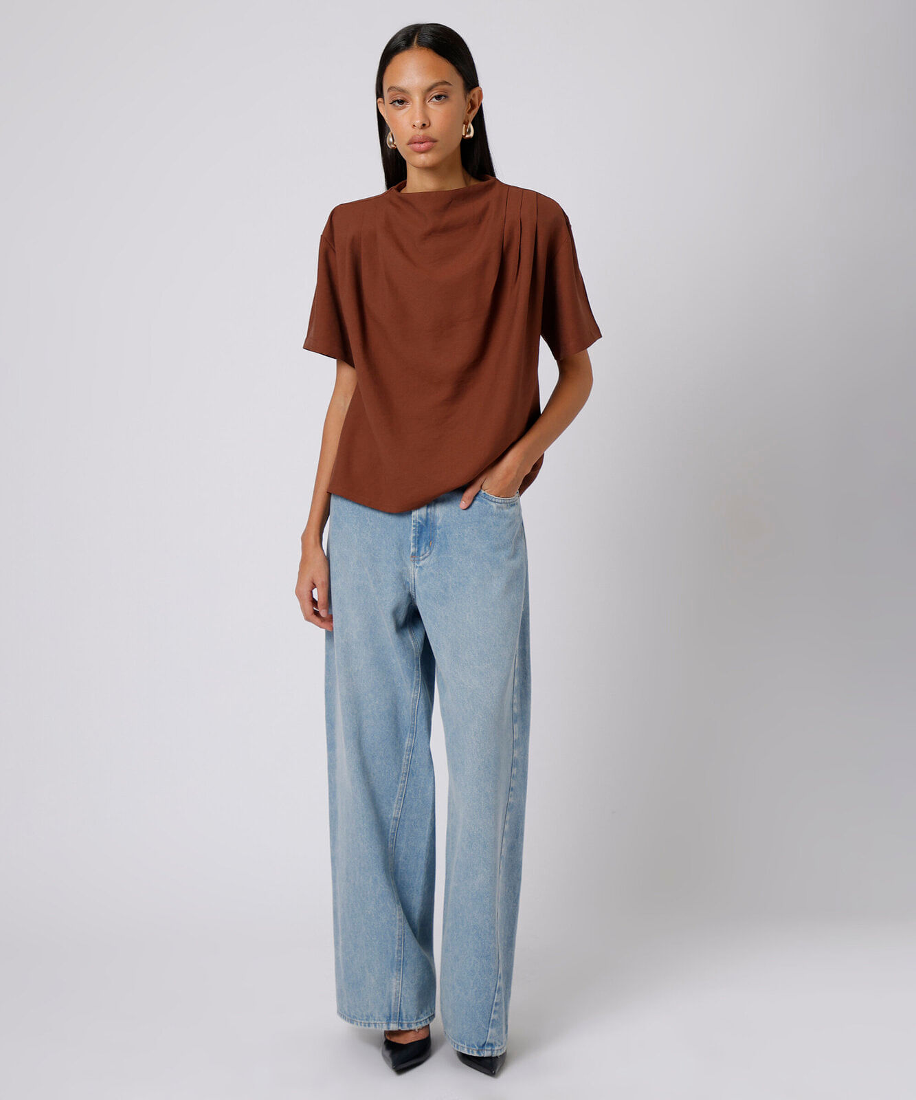 blusa feminina com pregas manga curta mindset marrom