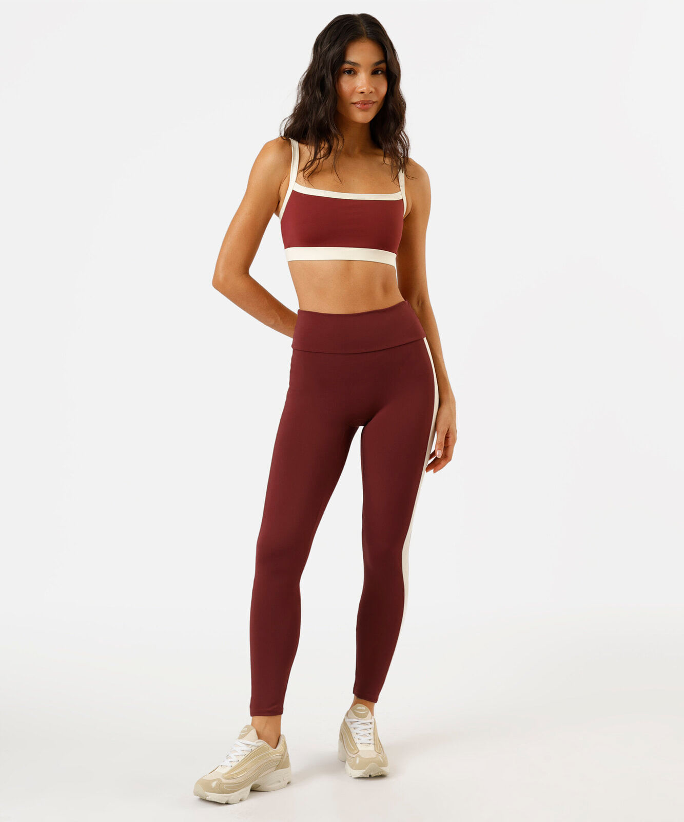 top esportivo feminino de poliamida decote quadrado vinho