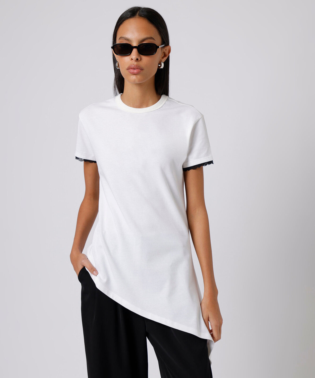 camiseta peplum feminina de algodão com renda manga curta mindset off white