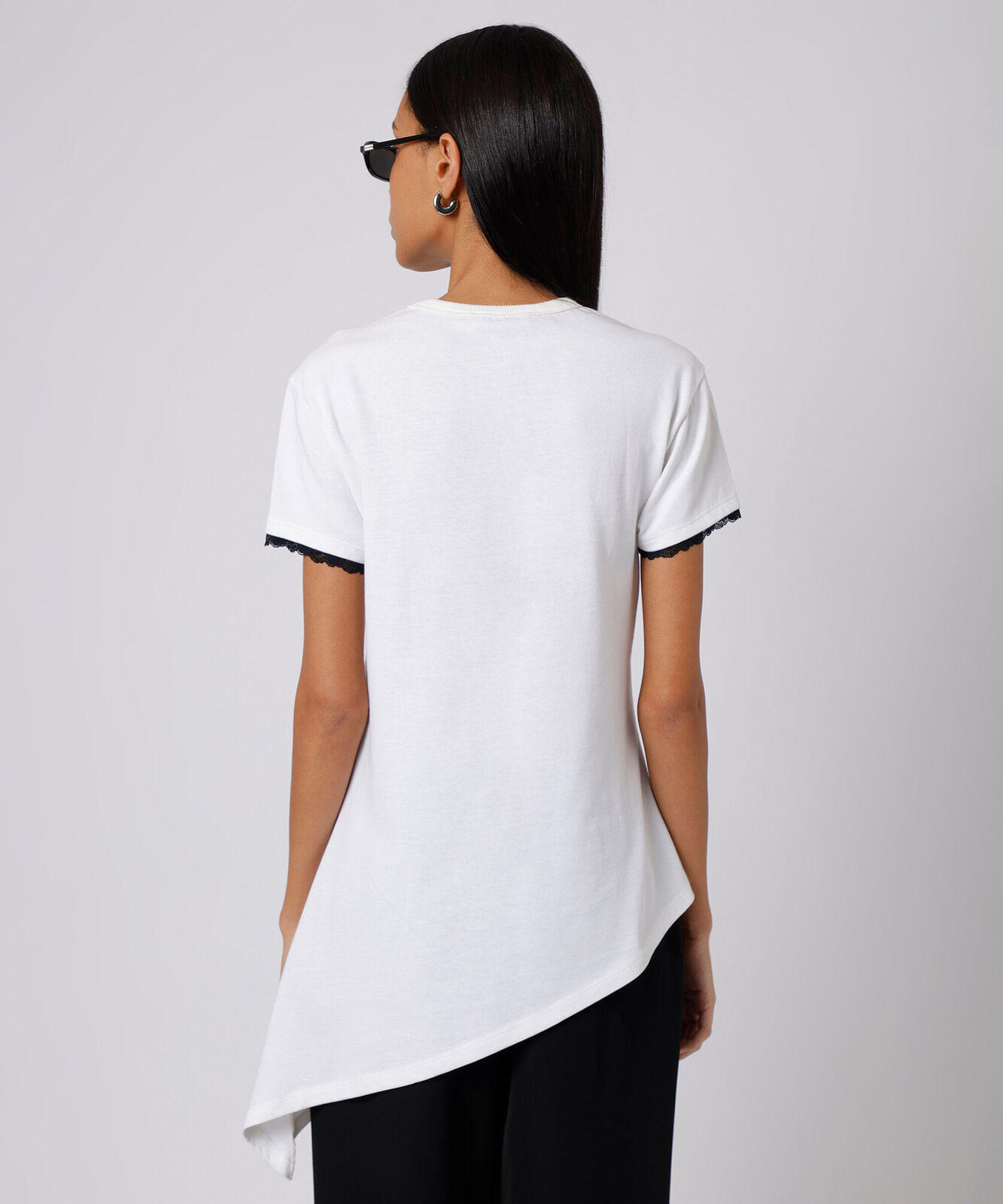 camiseta peplum feminina de algodão com renda manga curta mindset off white