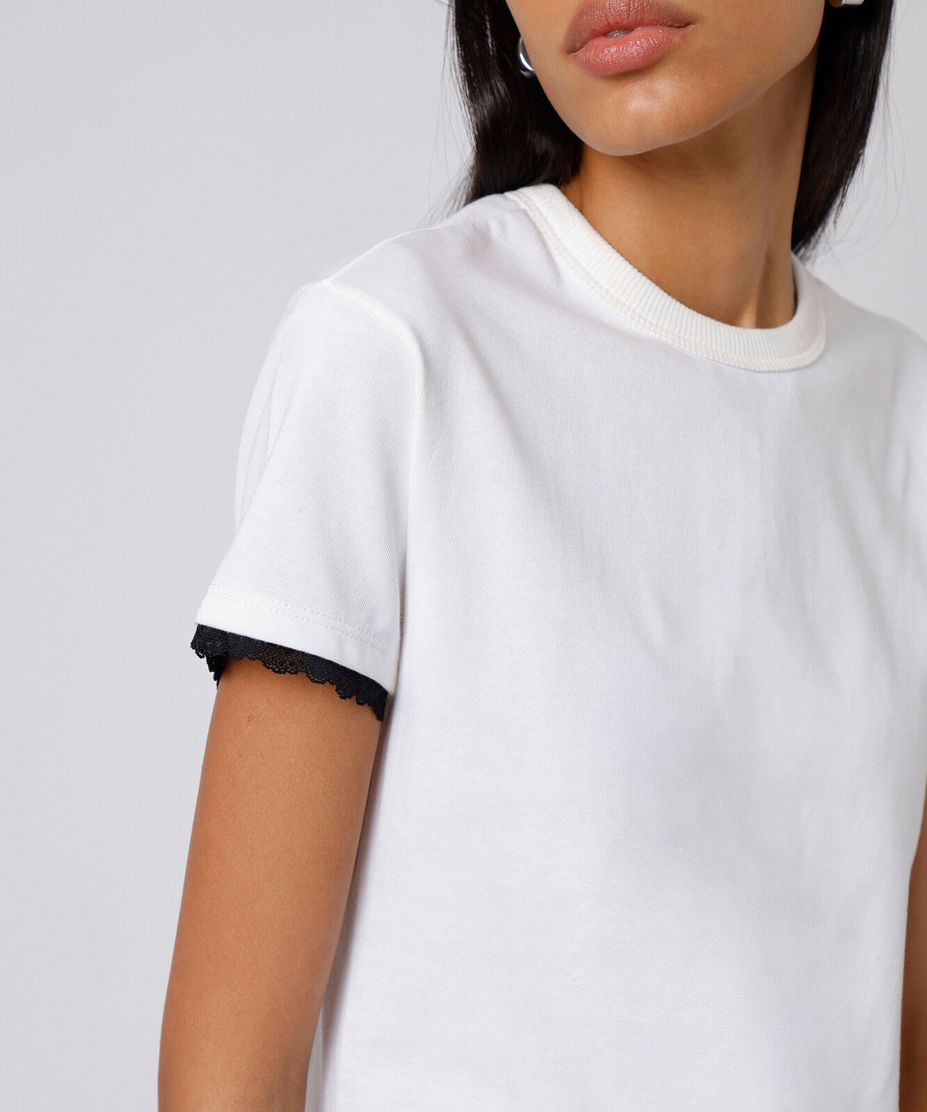 camiseta peplum feminina de algodão com renda manga curta mindset off white