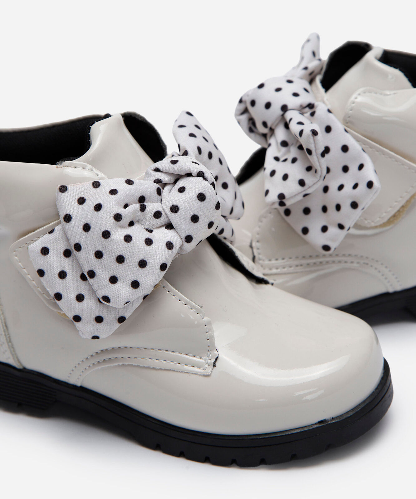 bota infantil com laço poá off white