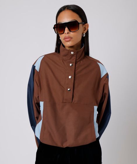 jaqueta anorak feminina gola funnel neck com recortes mindset marrom