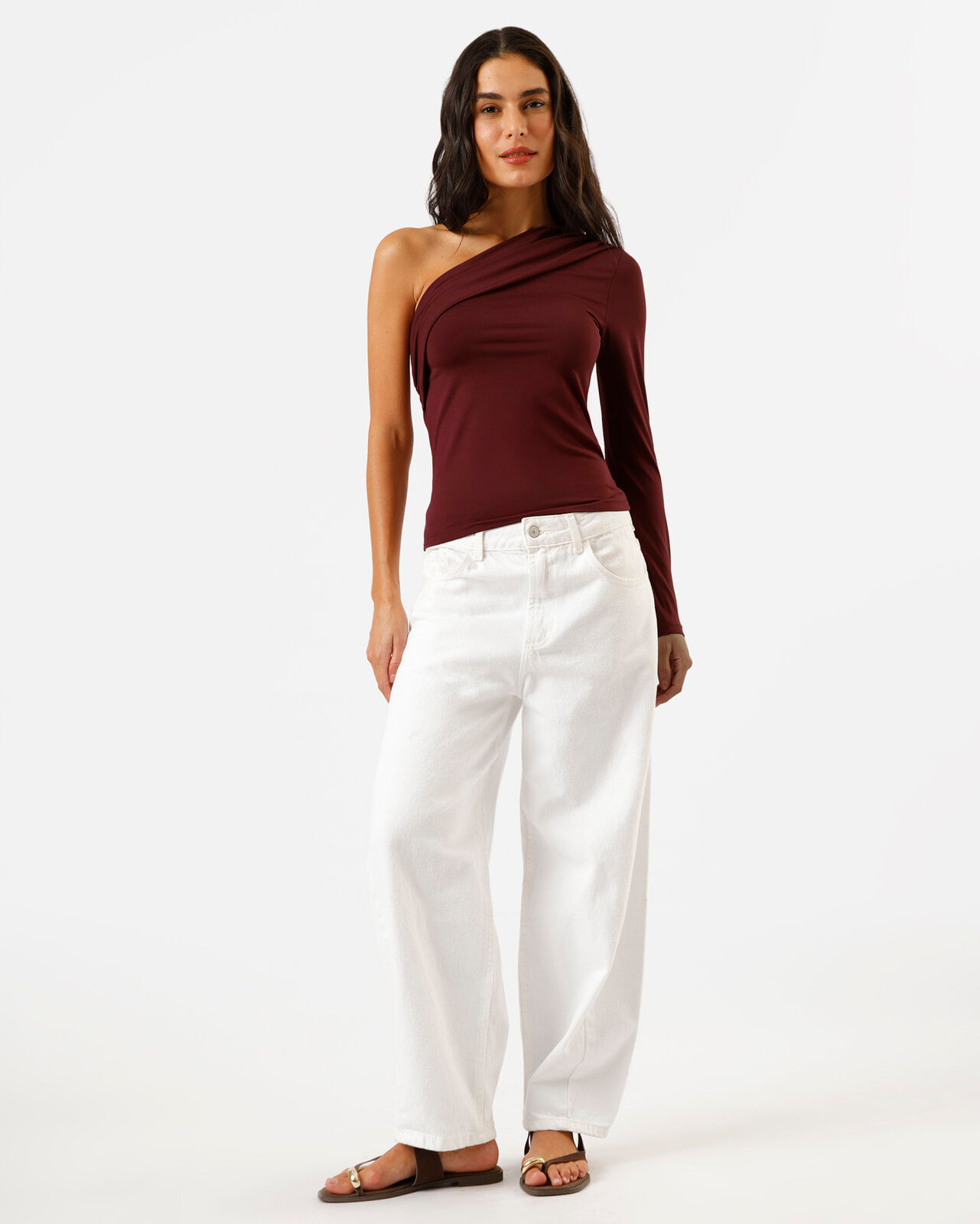 blusa ombro único feminina franzida vinho