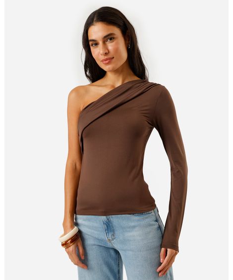 blusa ombro único feminina franzida marrom