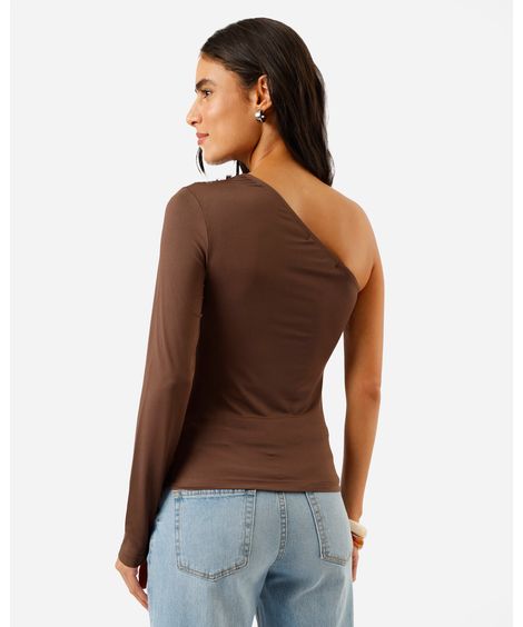blusa ombro único feminina franzida marrom