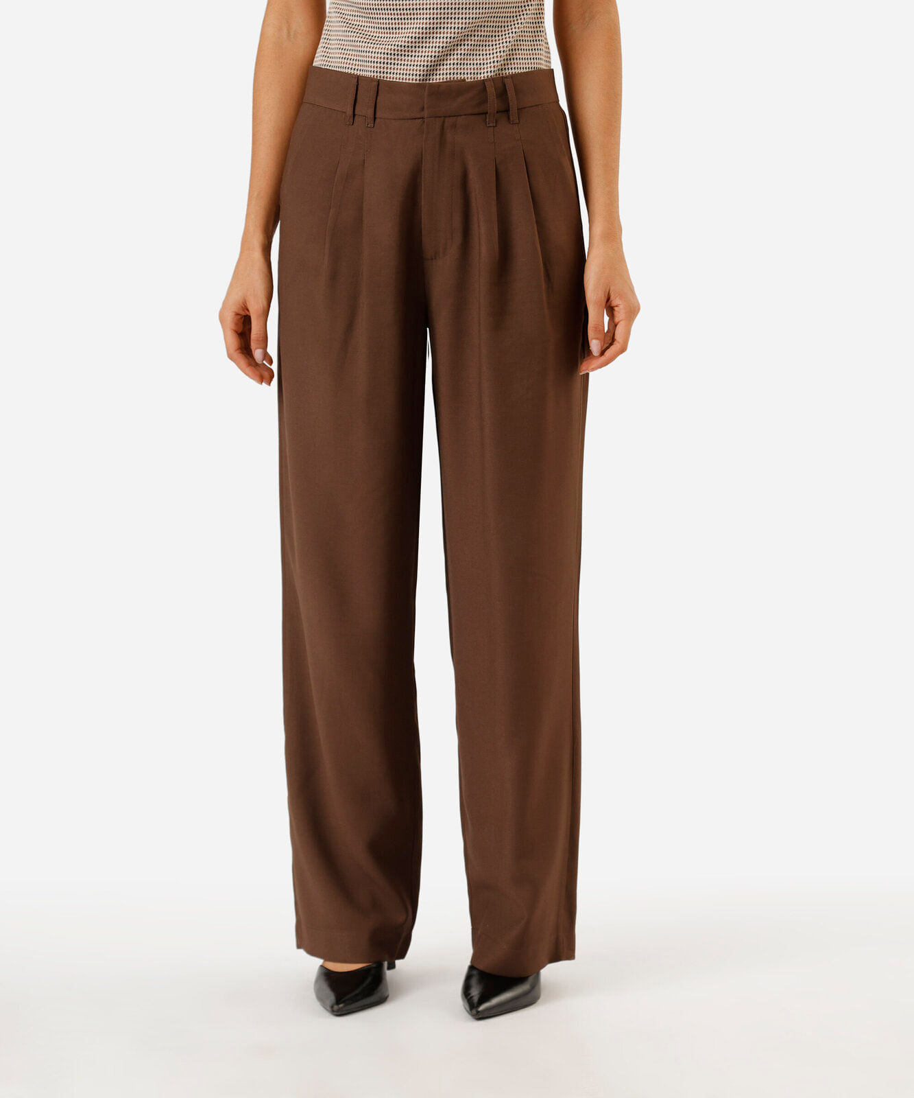 calça de alfaiataria feminina com pregas cintura alta marrom