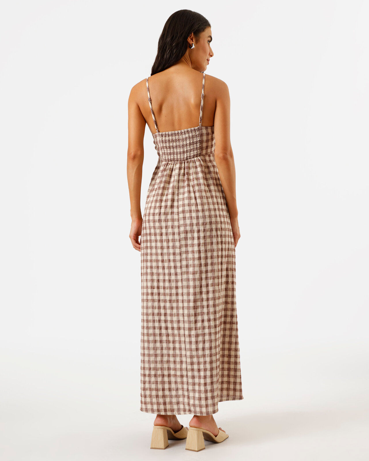 vestido midi alça fina feminino com amarração xadrez marrom