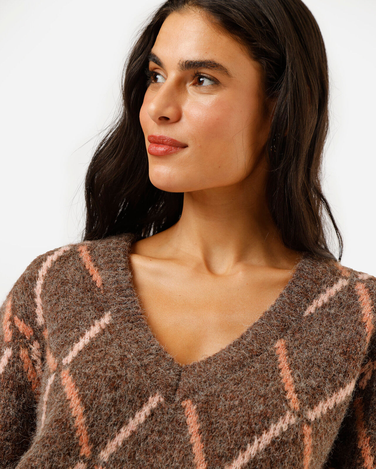 suéter feminino de tricot decote v xadrez argyle marrom