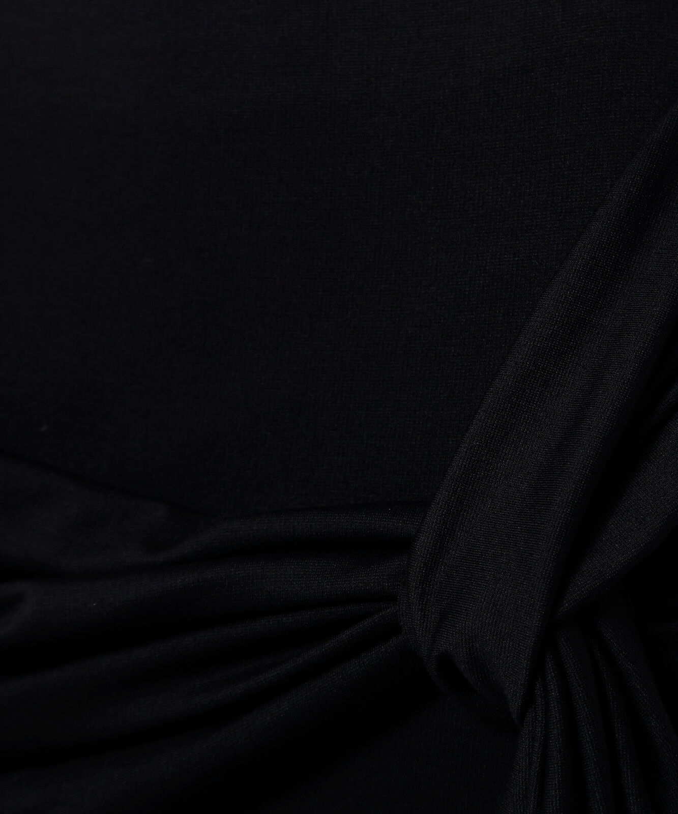 vestido curto feminino com ombreiras franzido mindset preto