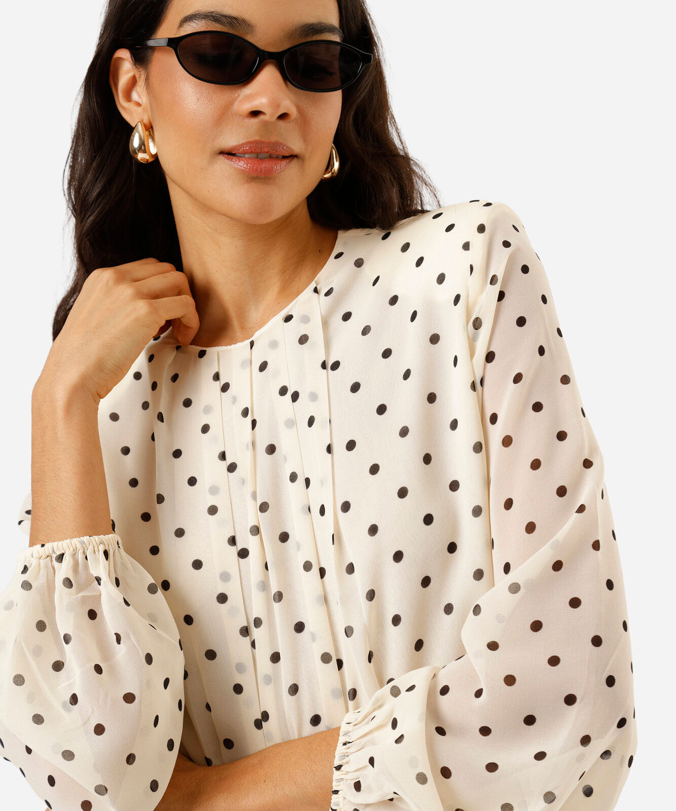 blusa feminina com pregas e ombreiras poá off white