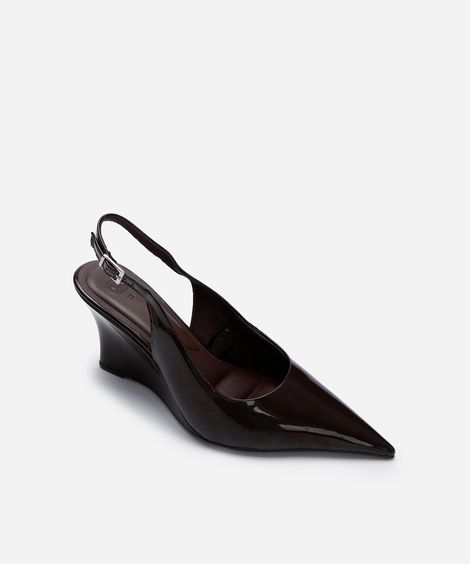 scarpin slingback com bico fino marrom