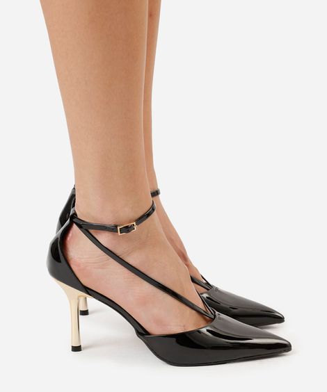 scarpin bico fino salto alto preto