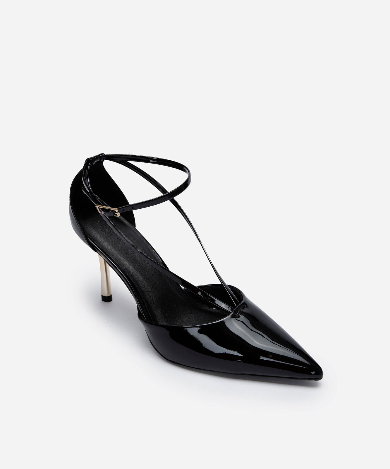 scarpin bico fino salto alto preto