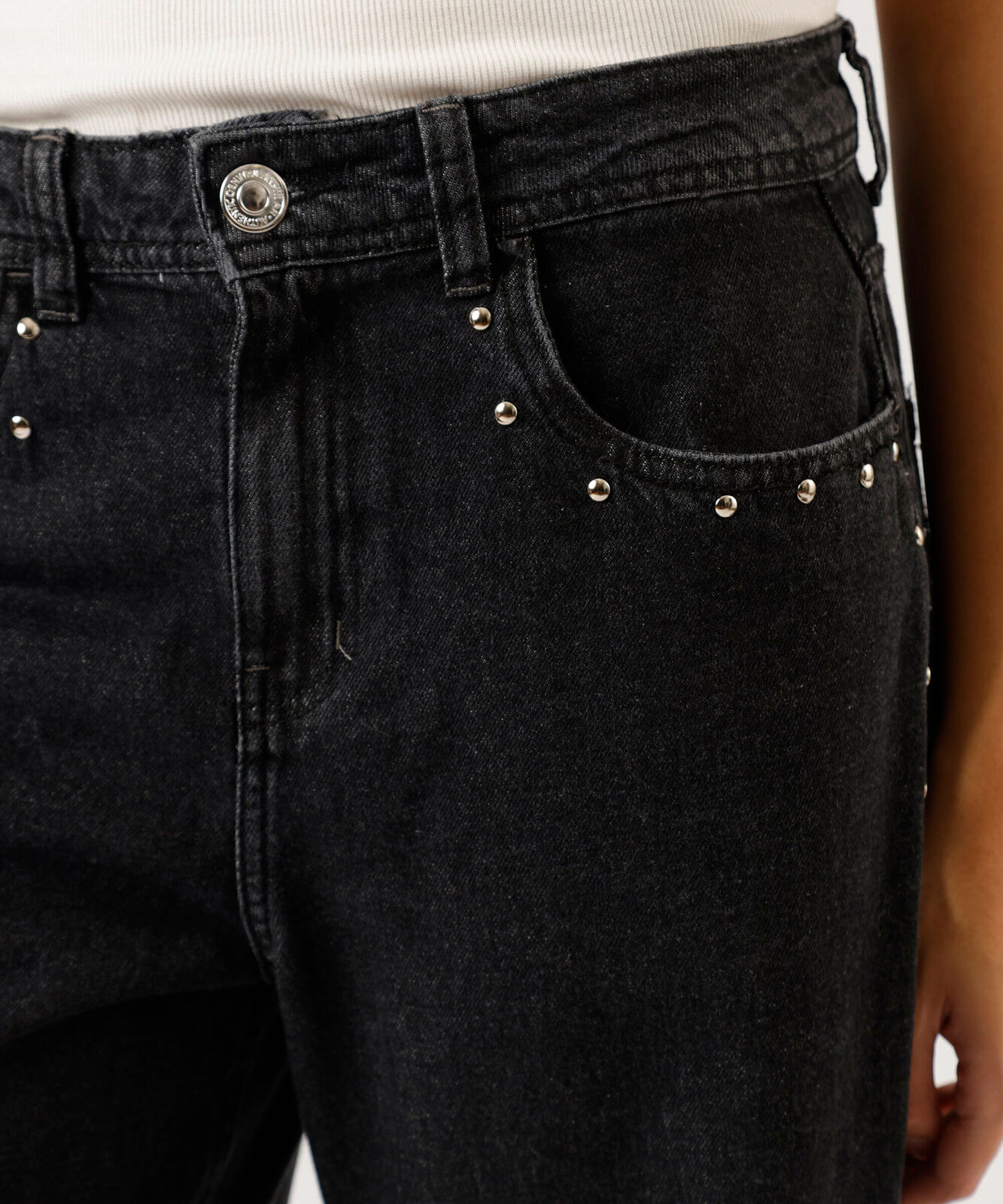 calça oversized feminina jeans com tachas cintura baixa preta