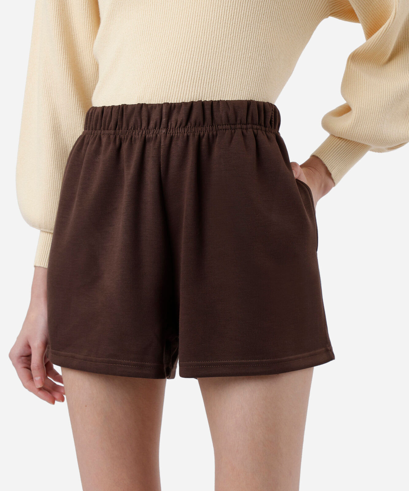 short básico feminino de moletom cós elástico marrom