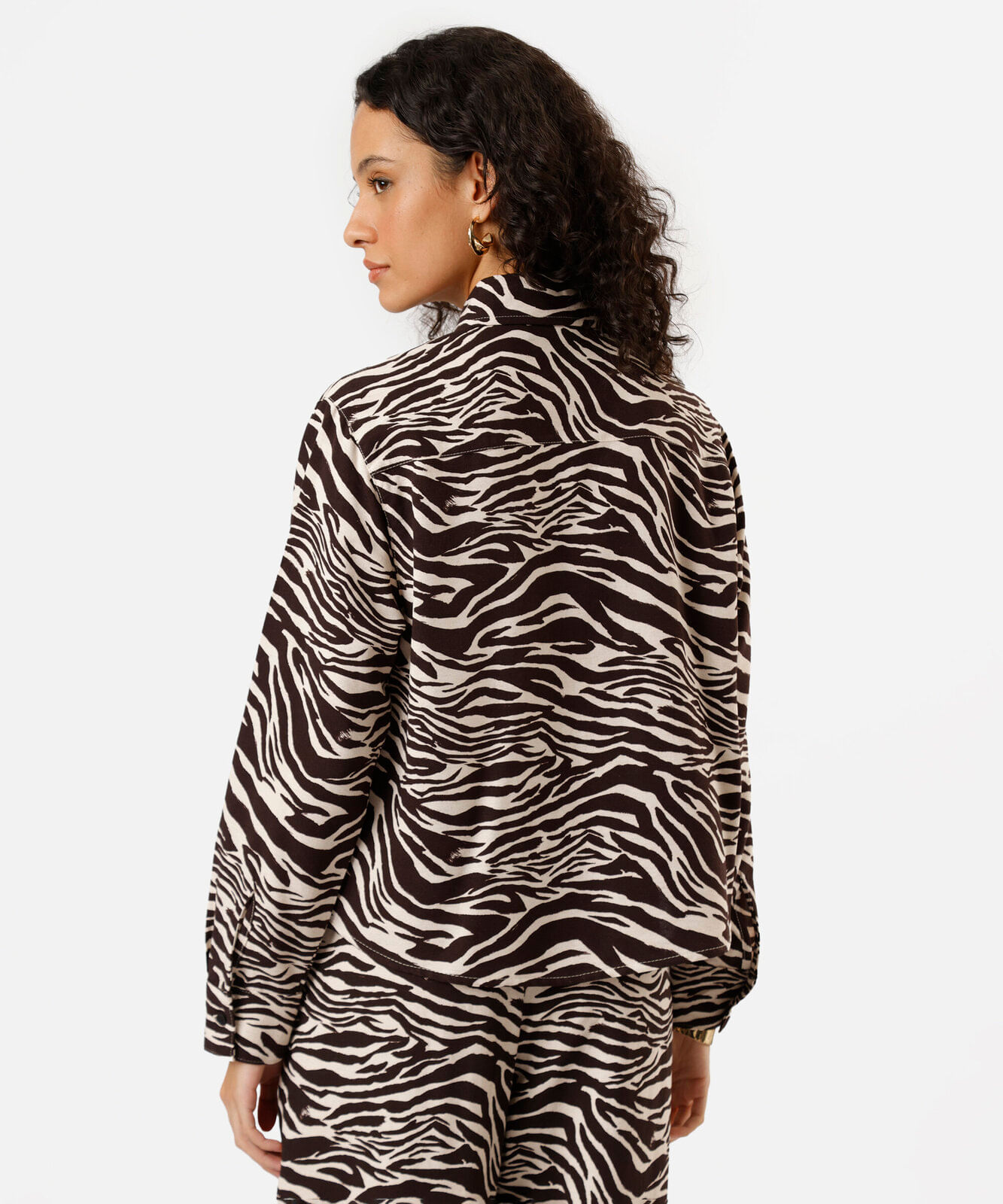 camisa feminina com linho manga longa animal print bege