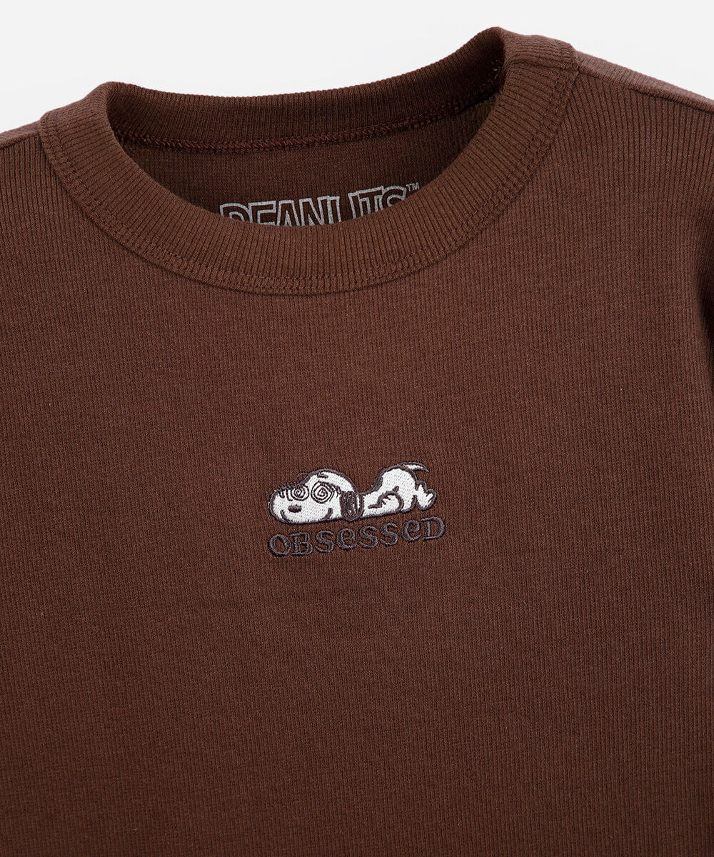camiseta baby look juvenil de algodão com bordado snoopy marrom