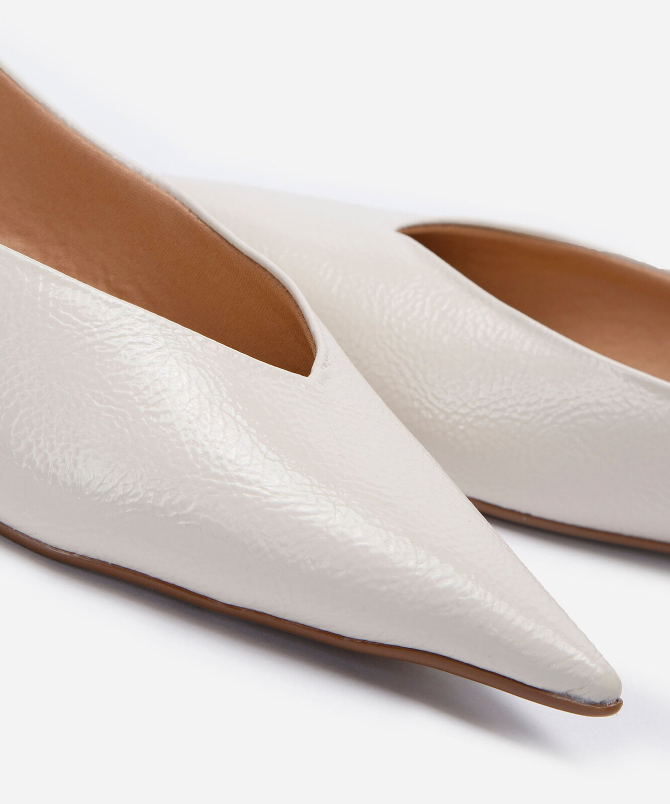 sapatilha bico fino off white