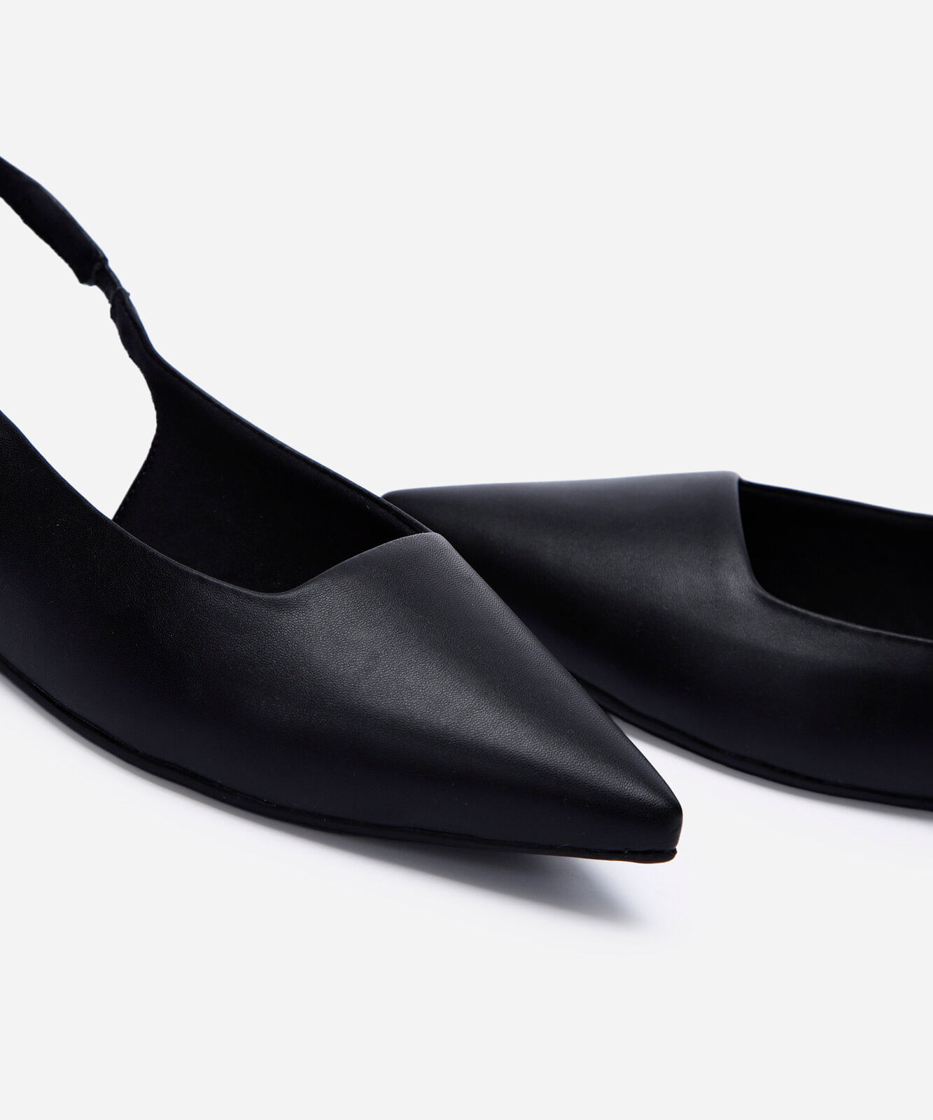sapatilha slingback com corrente oneself preto