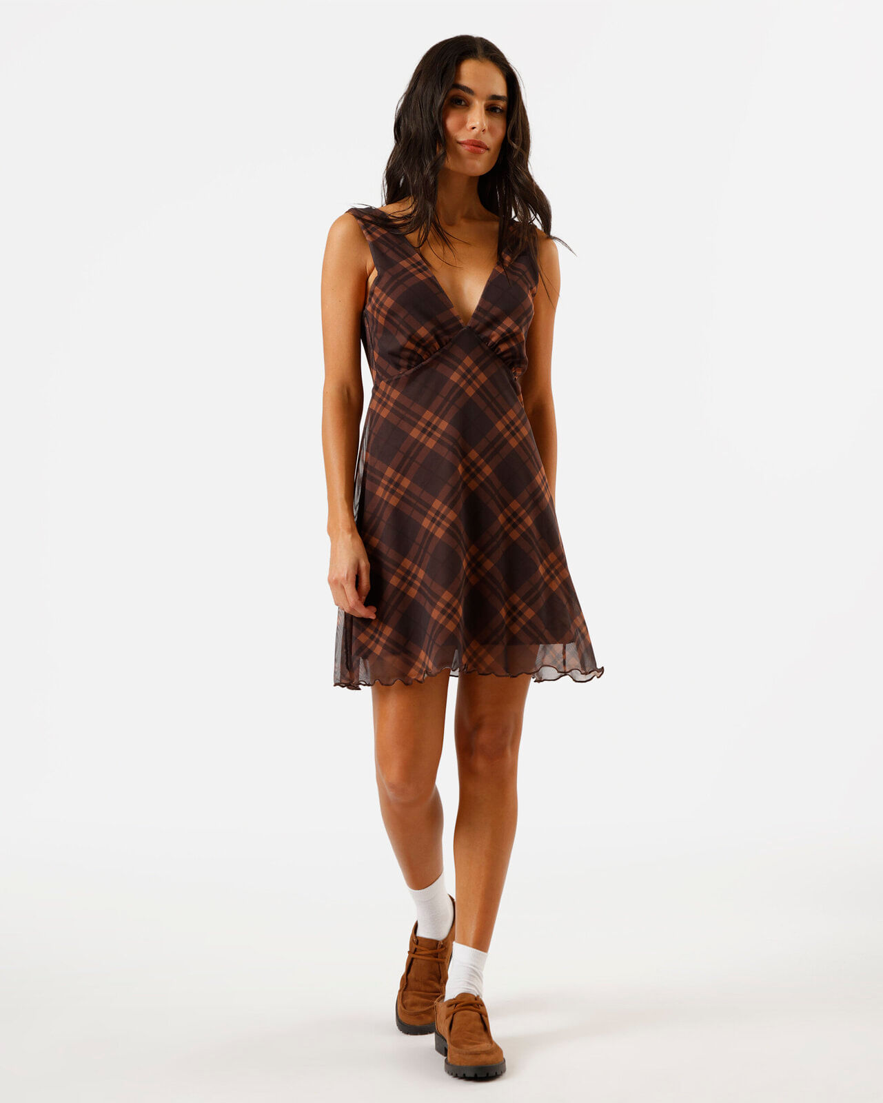 vestido curto feminino de tule decote v xadrez marrom