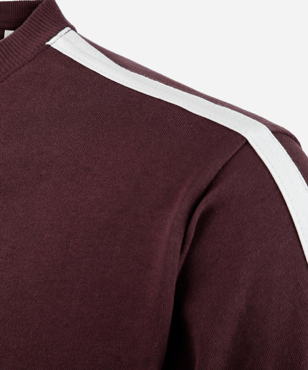 camiseta juvenil de algodão gola v manga curta estampada vinho
