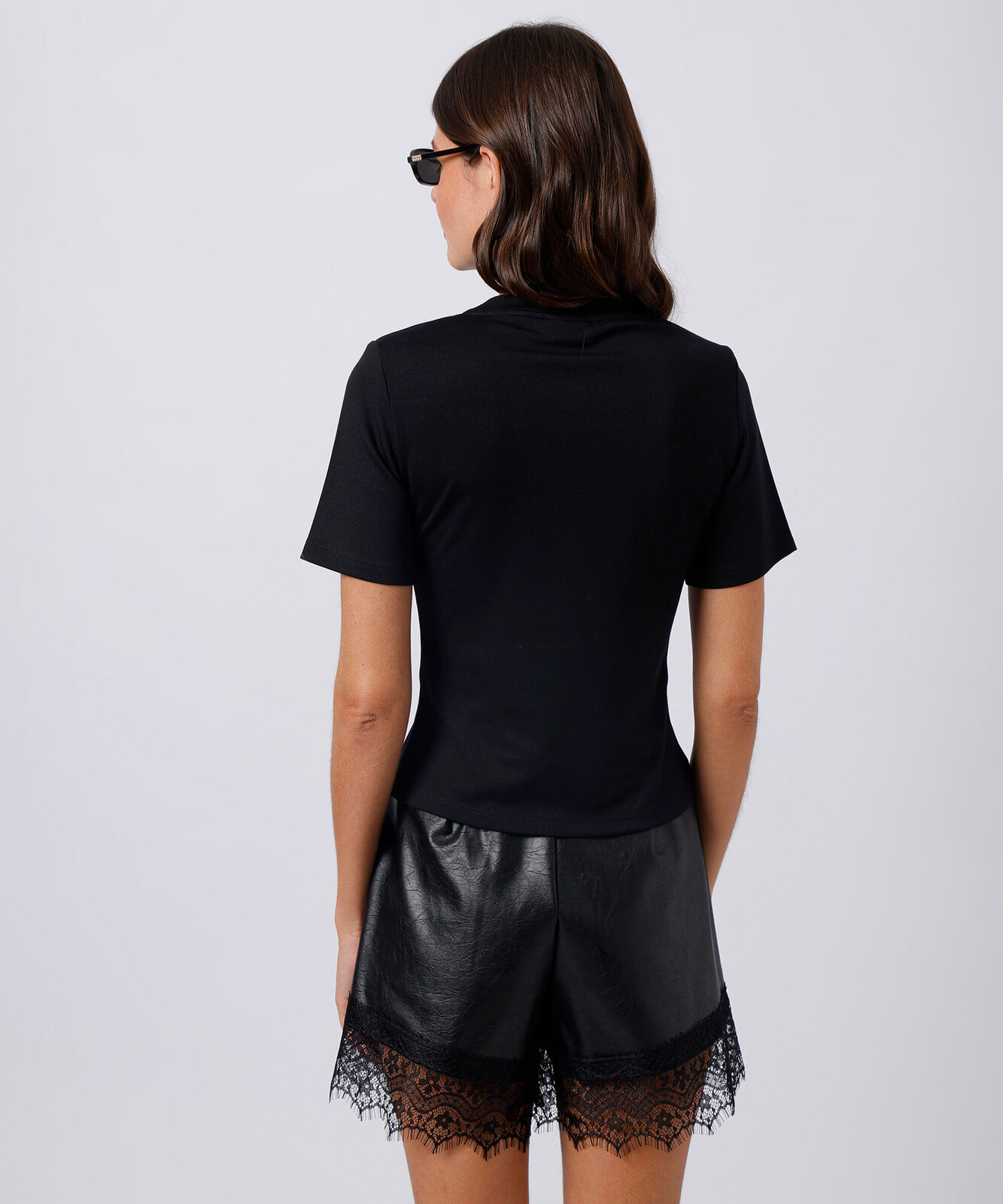 camiseta feminina com viscose e ombreiras manga curta mindset preta