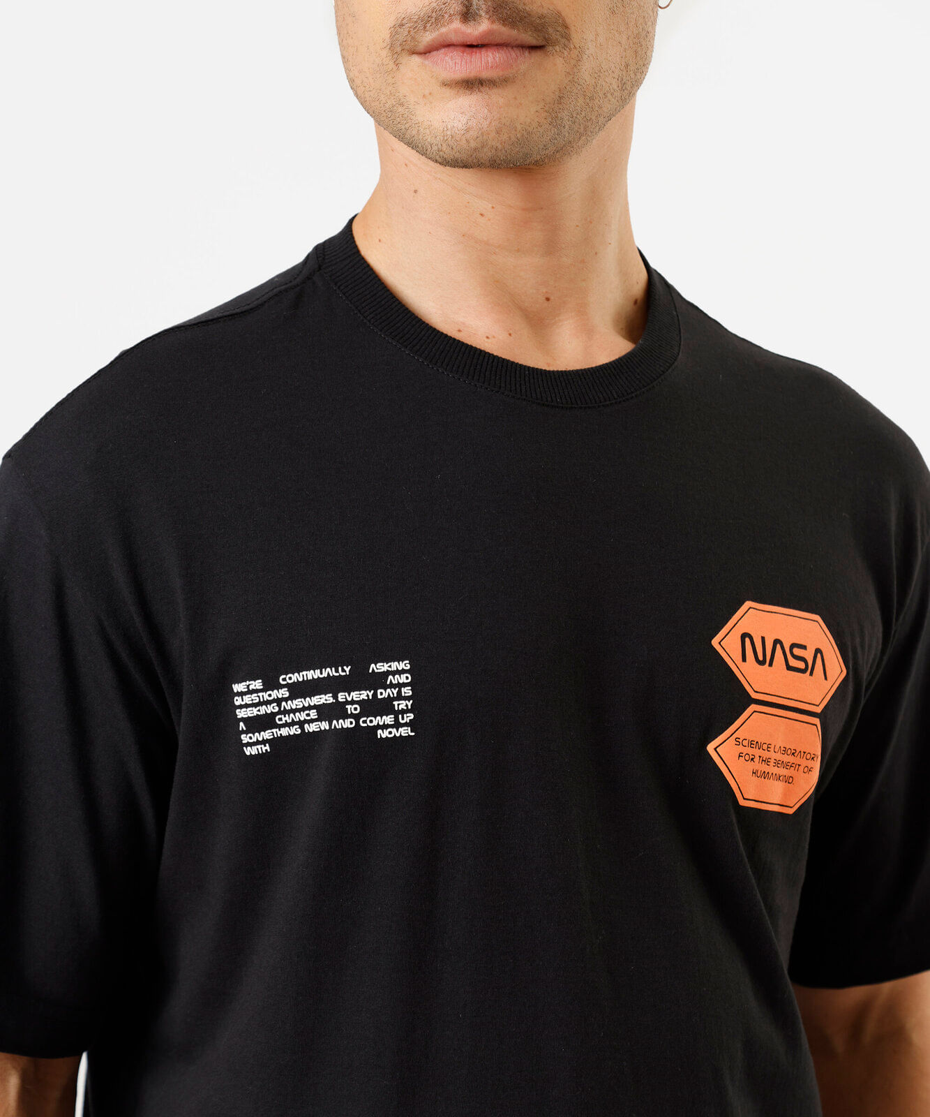 camiseta masculina de algodão manga curta nasa preta