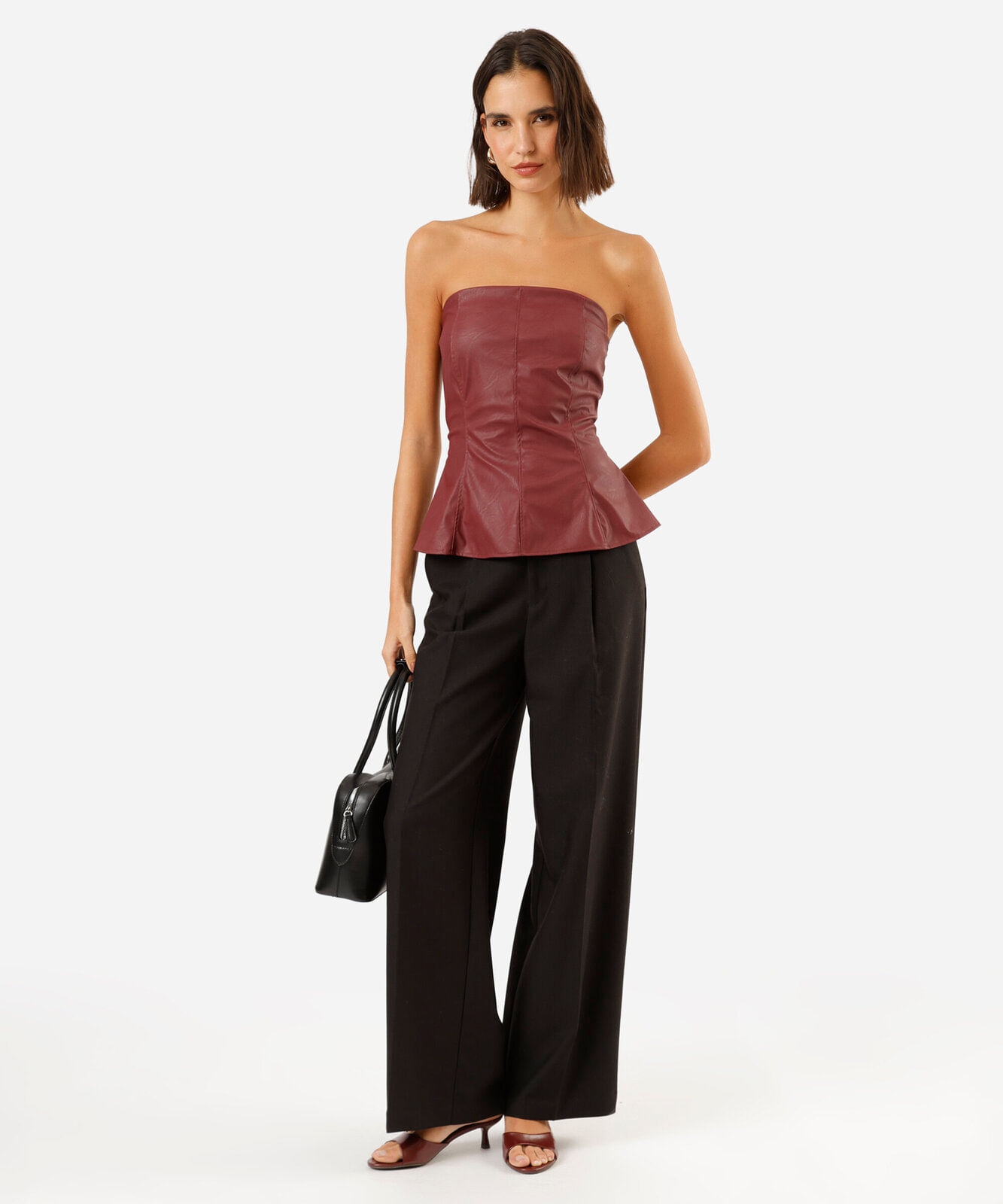 blusa peplum sem alça feminina de pu com recortes vinho