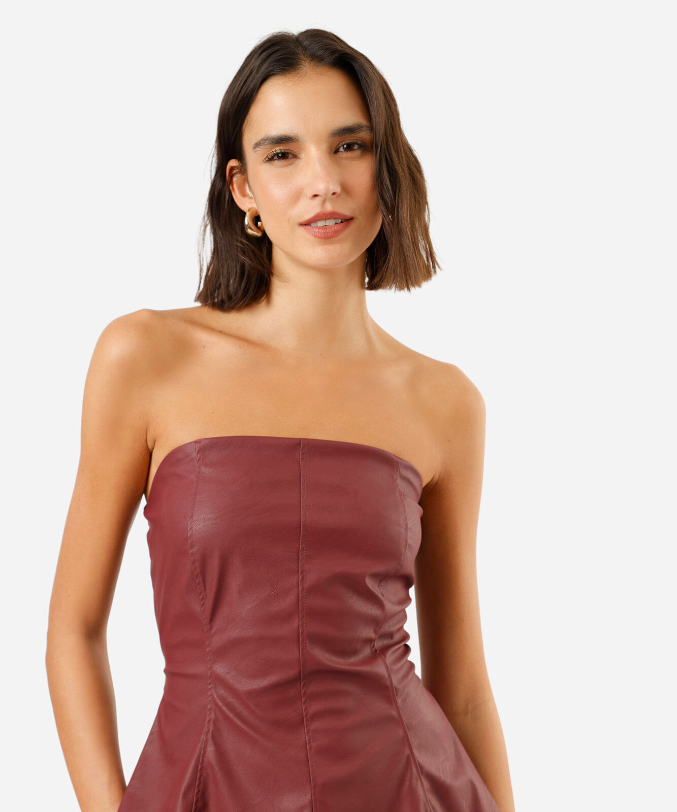 blusa peplum sem alça feminina de pu com recortes vinho