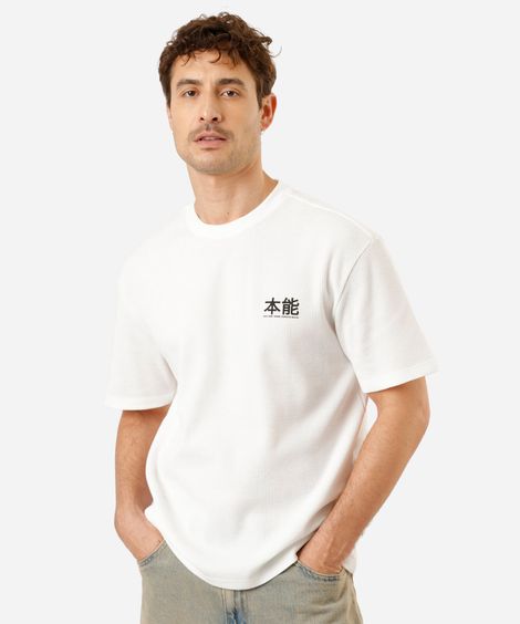 camiseta masculina manga curta texturizada estampada branca