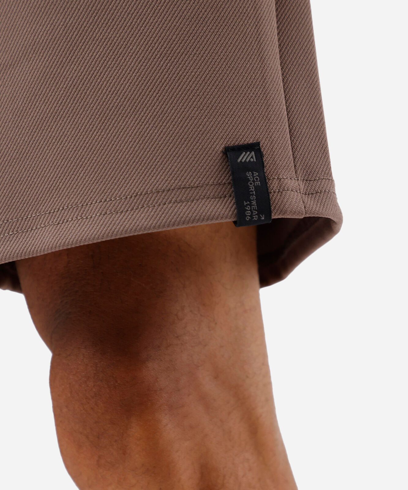 short cós com elástico texturizado esportivo marrom