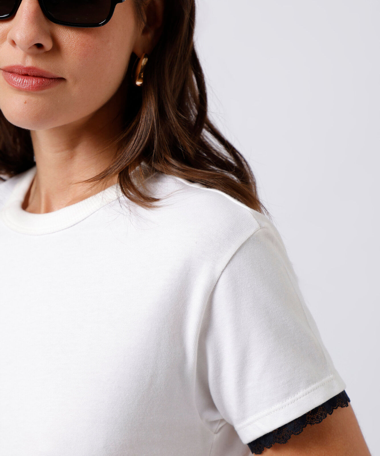 camiseta peplum feminina de algodão com renda manga curta mindset off white
