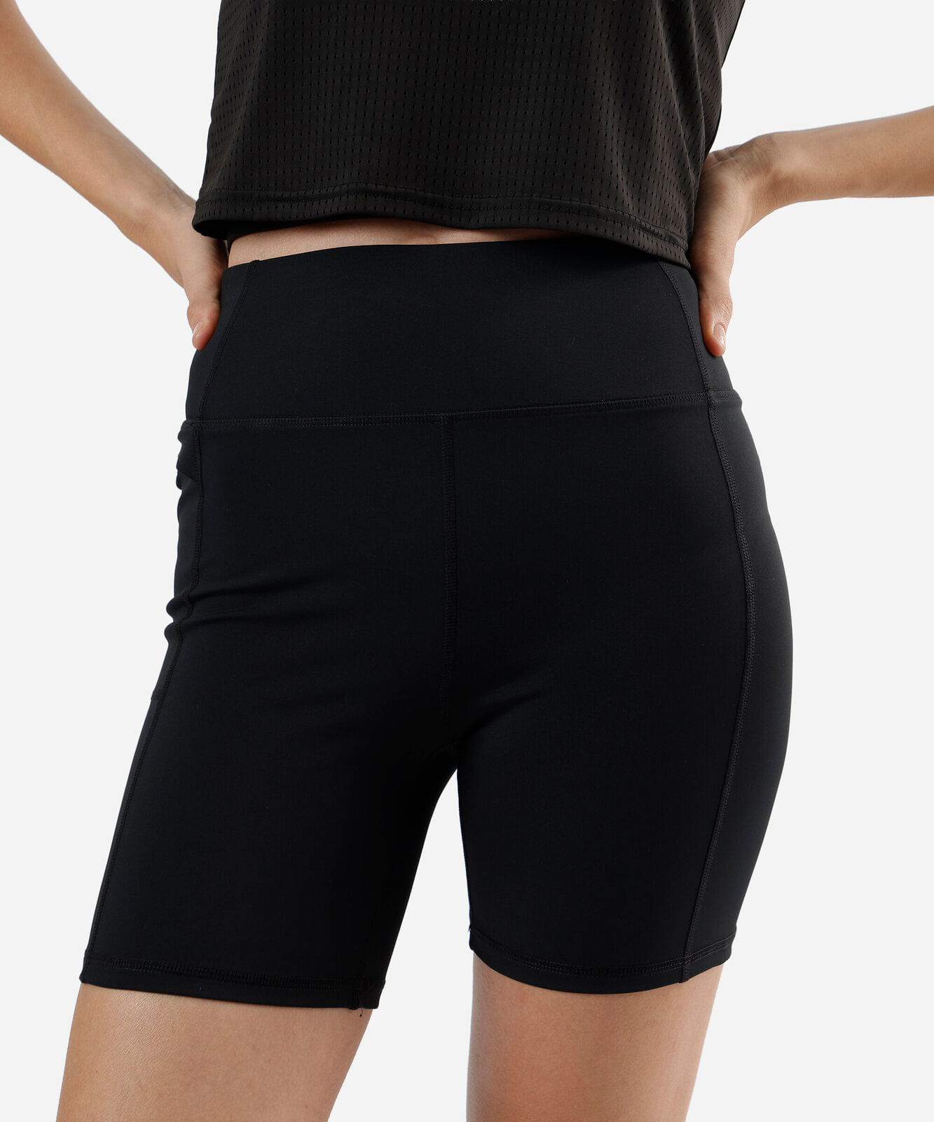 bermuda esportiva feminina com bolso preta